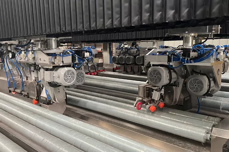 Controle servo de costura de vidro