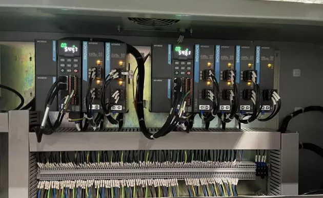 Máquina de afiação dupla de linha reta, sistema de controle de motor de precisão e VFD